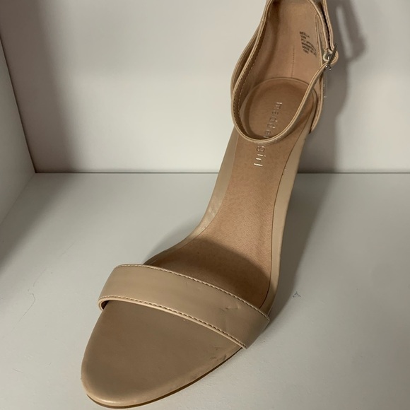 Madden girl Women's Open Toe Ankle Strap Block Chunky Heels Sandals, Nude - Picture 7 of 12